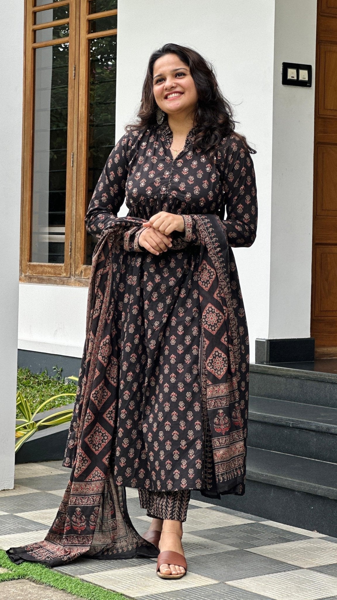 RT093 - Trendies Attire