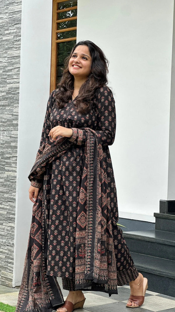 RT093 - Trendies Attire