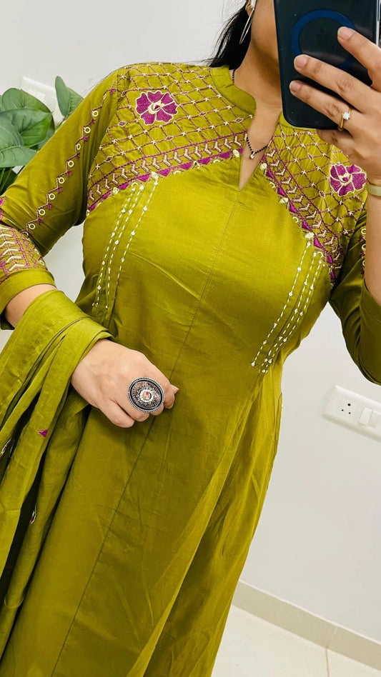 Patchai Niramae - Trendies Attire