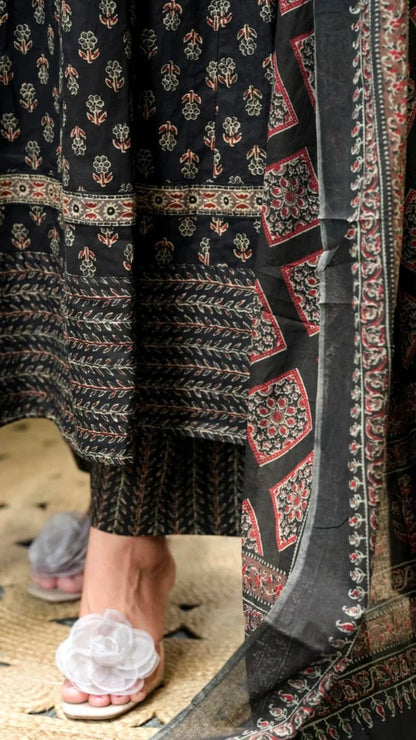 RT080 - Trendies Attire