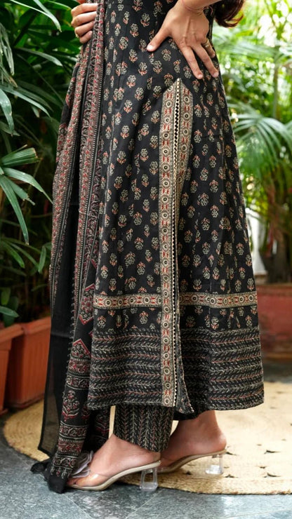 RT080 - Trendies Attire